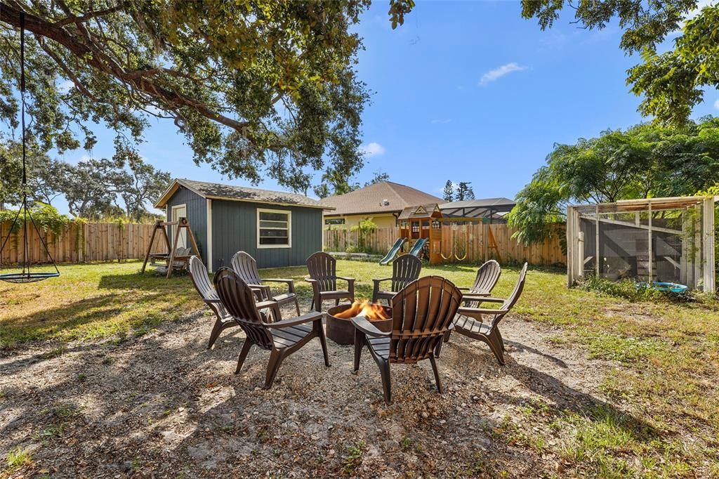 合同活跃: $432,000 (3 贝兹, 2 浴室, 1553 平方英尺)