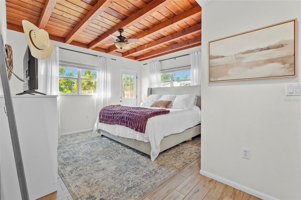 合同活跃: $432,000 (3 贝兹, 2 浴室, 1553 平方英尺)