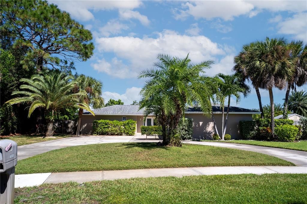 For Sale: $739,900 (3 beds, 2 baths, 2069 Square Feet)