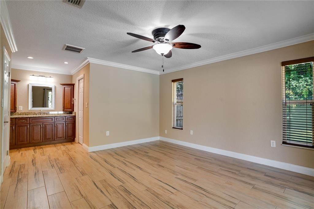 For Sale: $739,900 (3 beds, 2 baths, 2069 Square Feet)