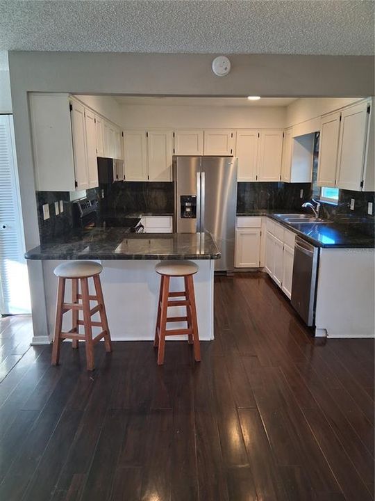 Activo con contrato: $249,900 (3 camas, 1 baños, 1328 Pies cuadrados)