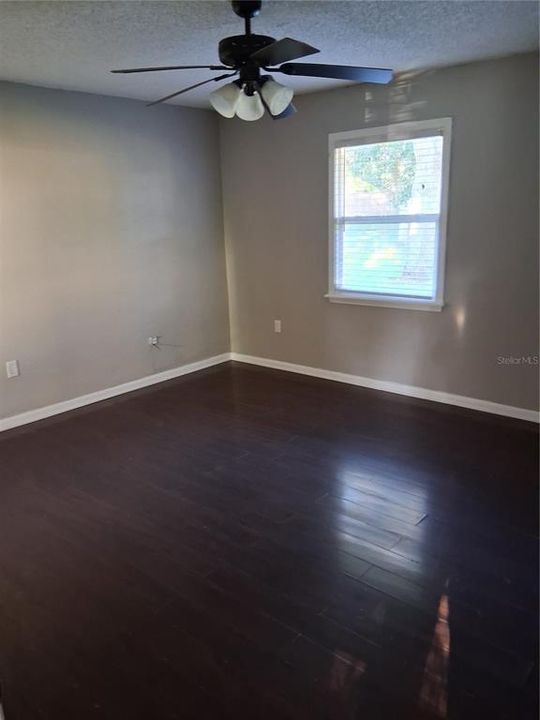 Activo con contrato: $249,900 (3 camas, 1 baños, 1328 Pies cuadrados)