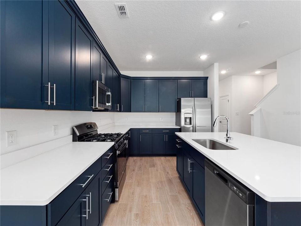 For Rent: $2,700 (3 beds, 2 baths, 1886 Square Feet)