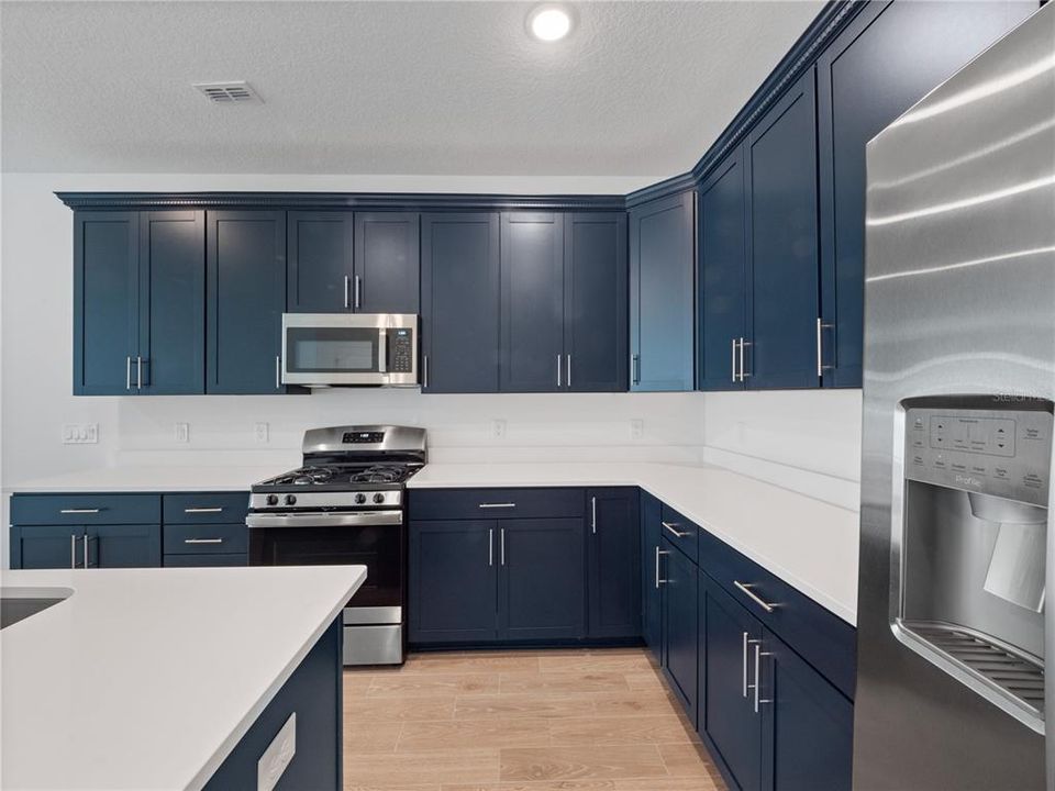 For Rent: $2,700 (3 beds, 2 baths, 1886 Square Feet)