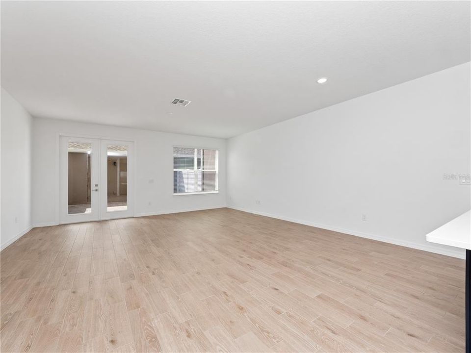 For Rent: $2,700 (3 beds, 2 baths, 1886 Square Feet)