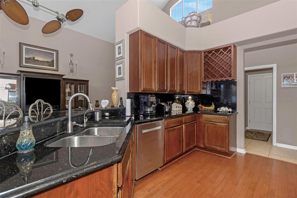 На продажу: $638,999 (5 спален, 3 ванн, 3006 Квадратных фут)