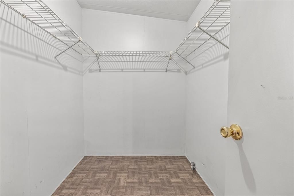 For Sale: $144,900 (2 beds, 2 baths, 1040 Square Feet)