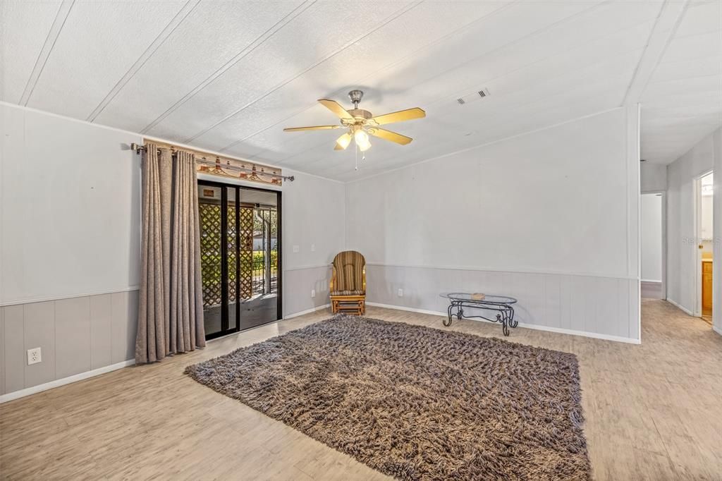 For Sale: $144,900 (2 beds, 2 baths, 1040 Square Feet)