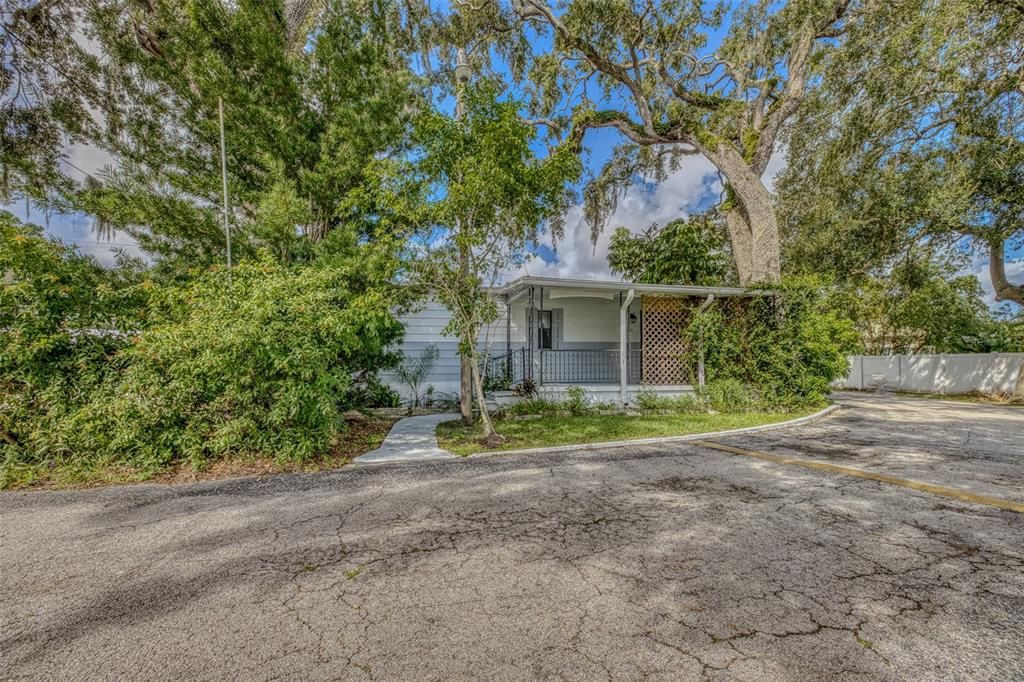 For Sale: $144,900 (2 beds, 2 baths, 1040 Square Feet)