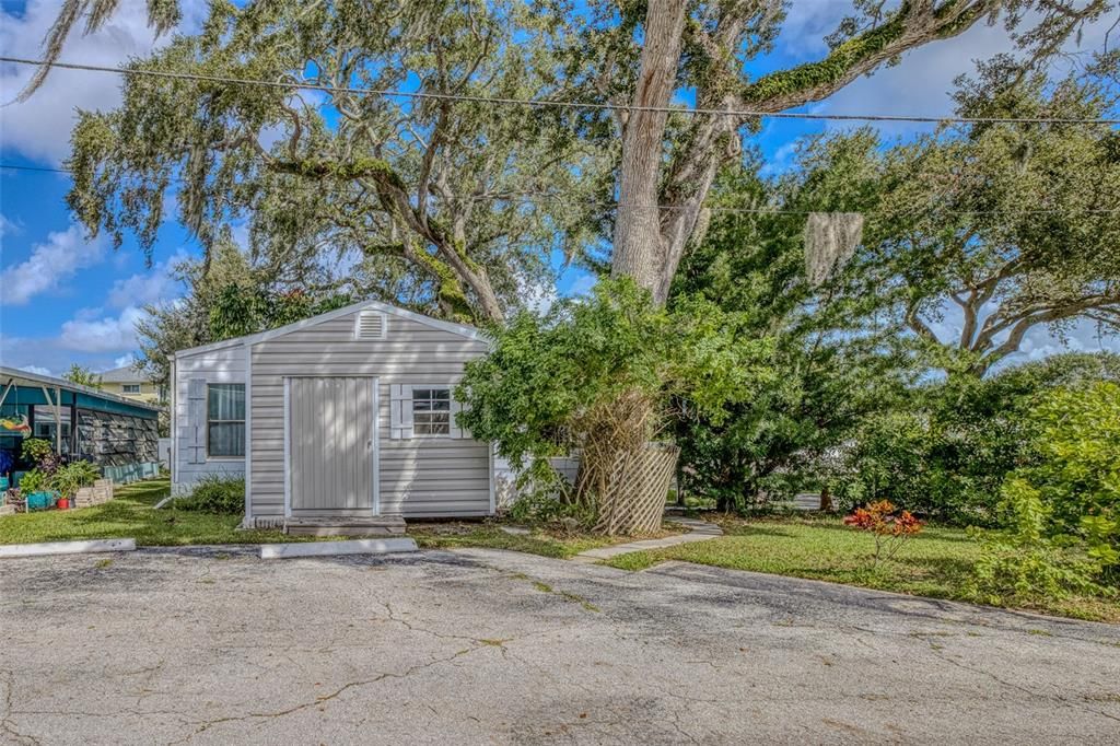 For Sale: $144,900 (2 beds, 2 baths, 1040 Square Feet)