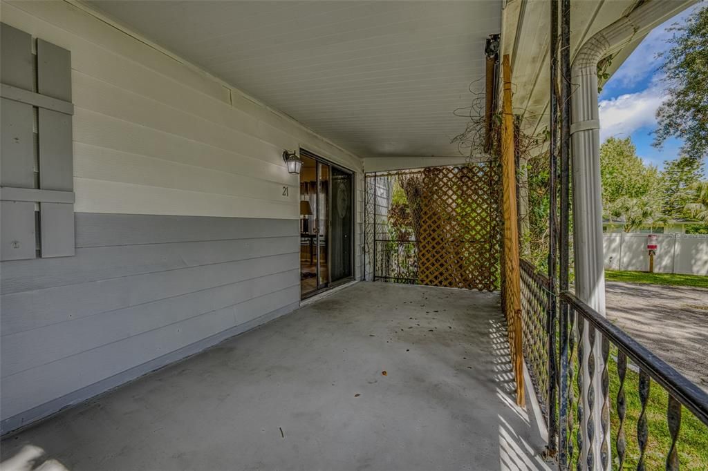 For Sale: $144,900 (2 beds, 2 baths, 1040 Square Feet)