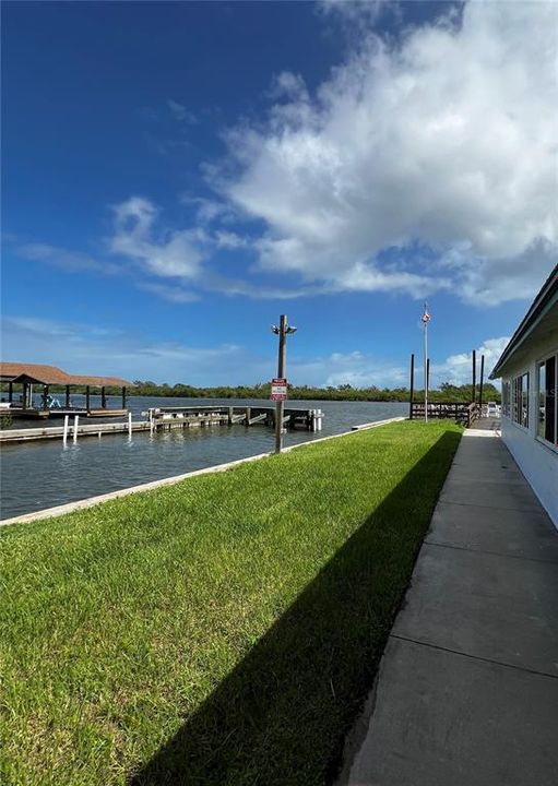 For Sale: $144,900 (2 beds, 2 baths, 1040 Square Feet)