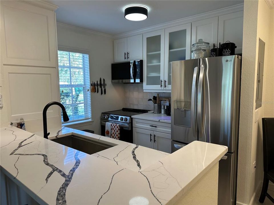 For Rent: $3,450 (2 beds, 2 baths, 900 Square Feet)