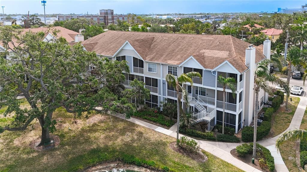 For Rent: $3,450 (2 beds, 2 baths, 900 Square Feet)