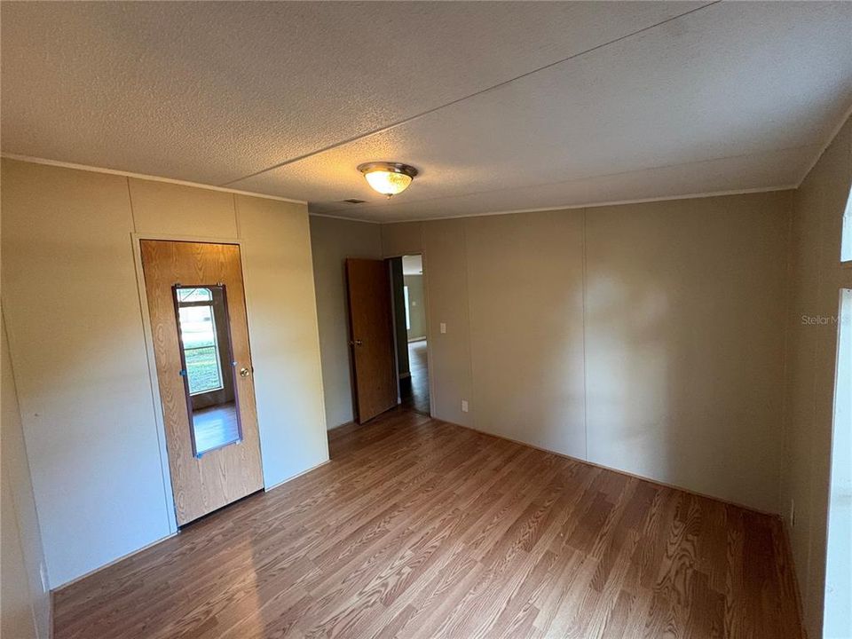 На продажу: $179,900 (5 спален, 2 ванн, 1836 Квадратных фут)