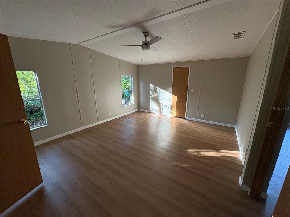 На продажу: $179,900 (5 спален, 2 ванн, 1836 Квадратных фут)