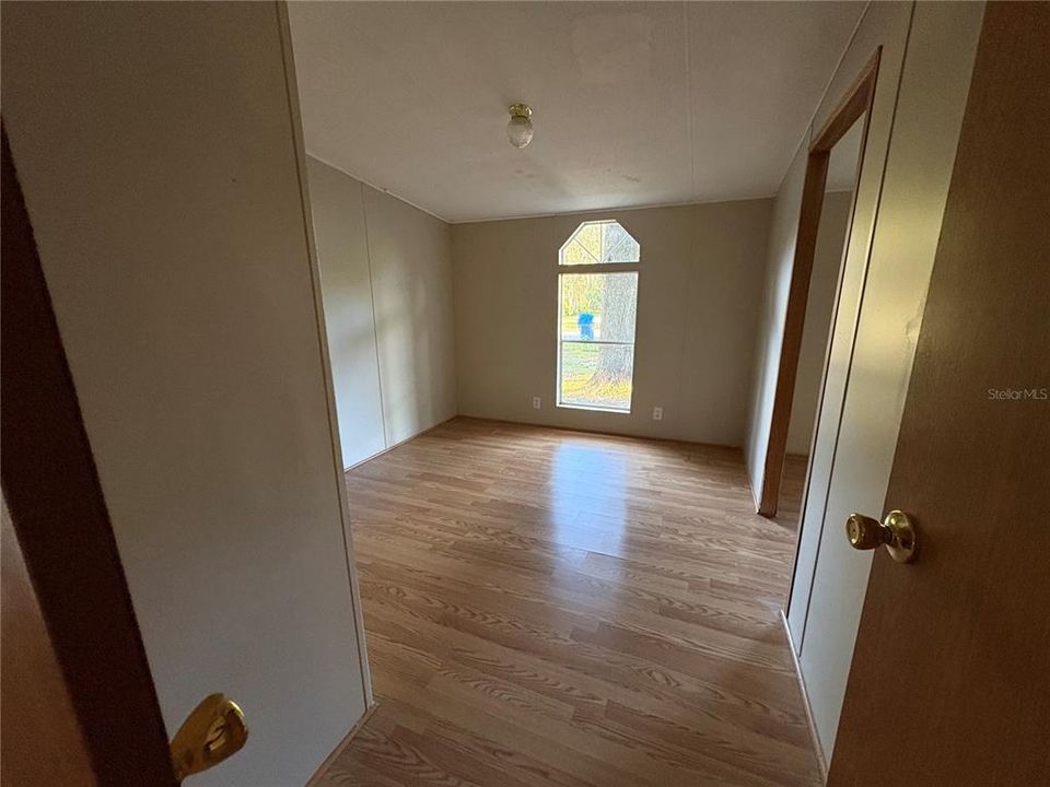 На продажу: $179,900 (5 спален, 2 ванн, 1836 Квадратных фут)