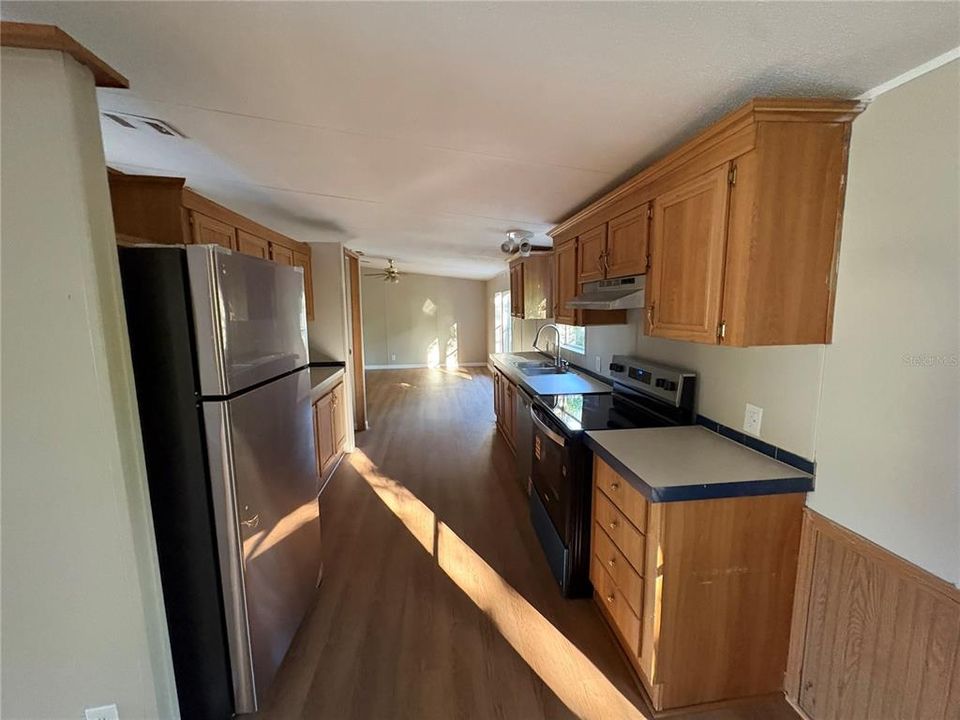 На продажу: $179,900 (5 спален, 2 ванн, 1836 Квадратных фут)