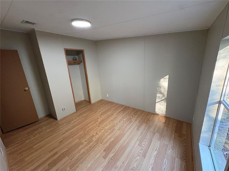 На продажу: $179,900 (5 спален, 2 ванн, 1836 Квадратных фут)