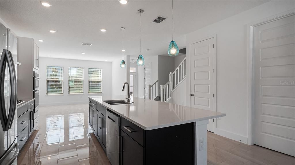 出租: $2,950 (3 贝兹, 2 浴室, 1945 平方英尺)