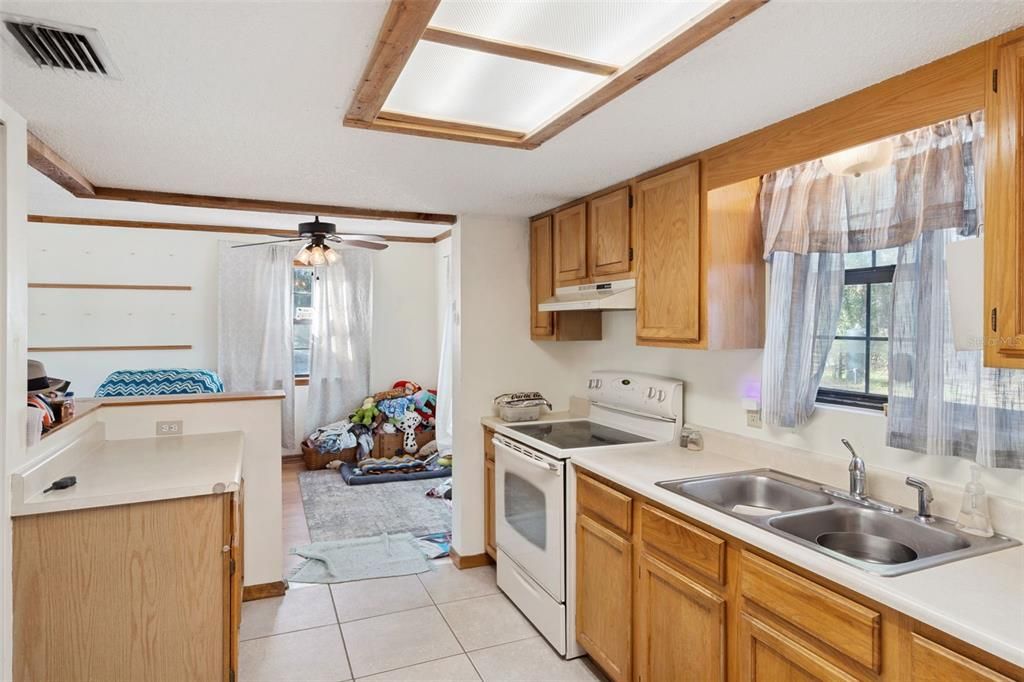 For Sale: $289,950 (3 beds, 3 baths, 1630 Square Feet)