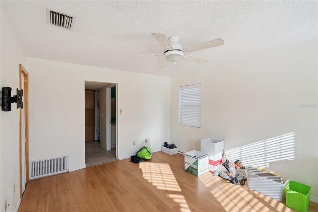 For Sale: $289,950 (3 beds, 3 baths, 1630 Square Feet)