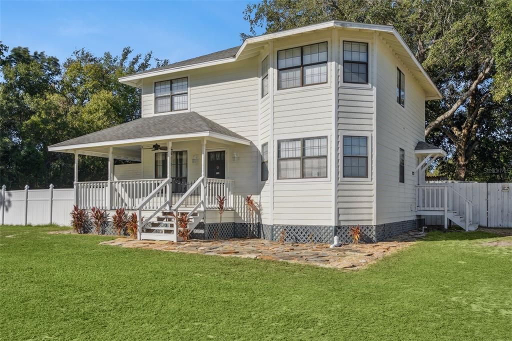 For Sale: $289,950 (3 beds, 3 baths, 1630 Square Feet)