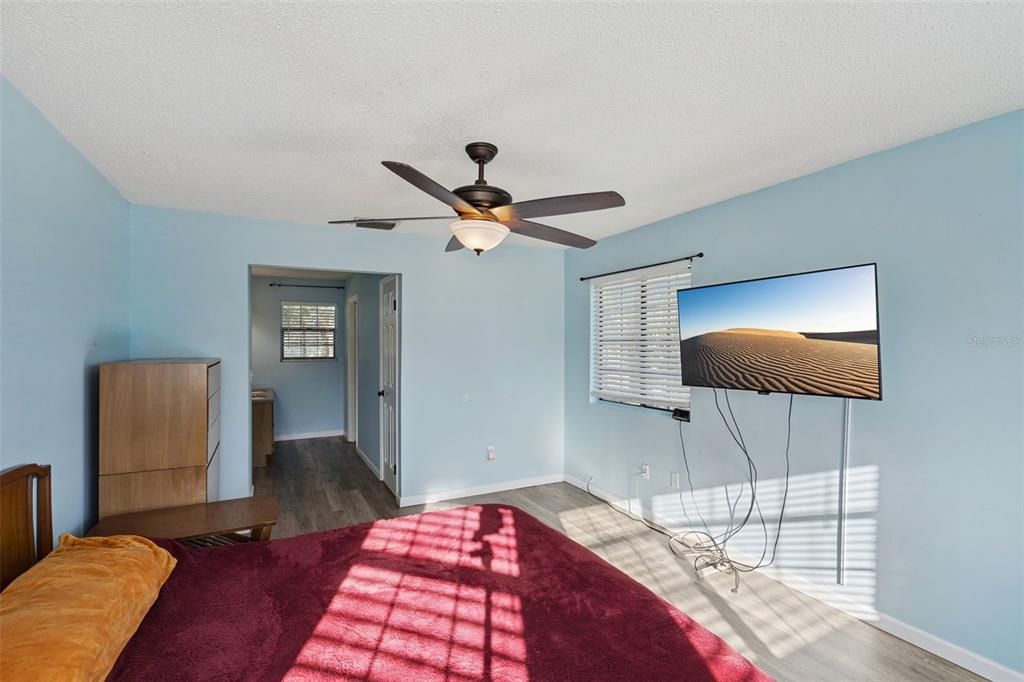 For Sale: $289,950 (3 beds, 3 baths, 1630 Square Feet)