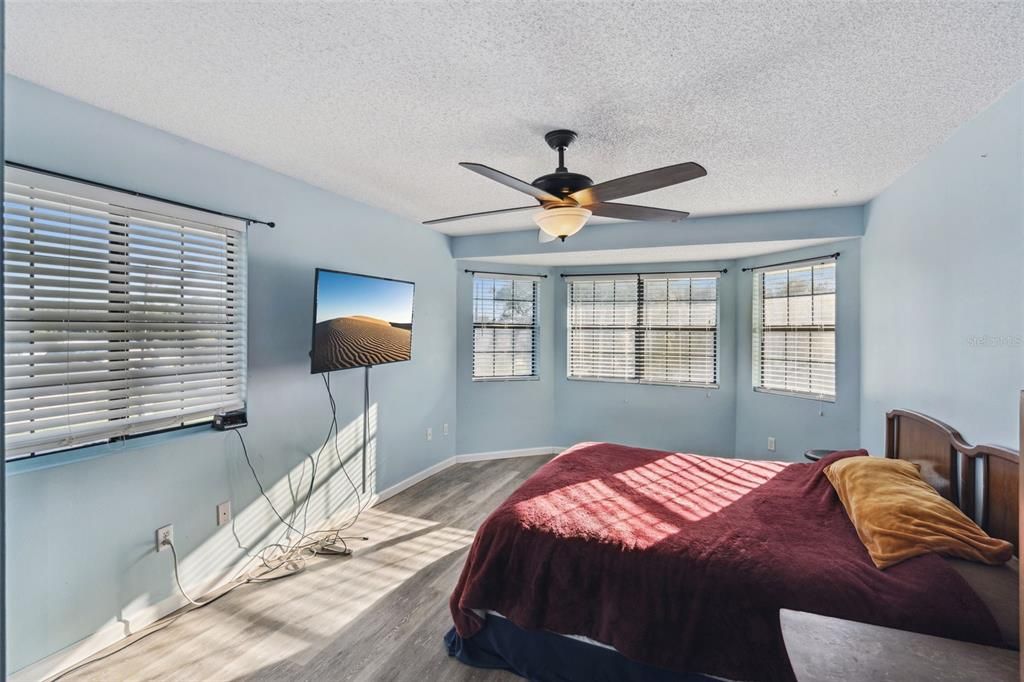 For Sale: $289,950 (3 beds, 3 baths, 1630 Square Feet)