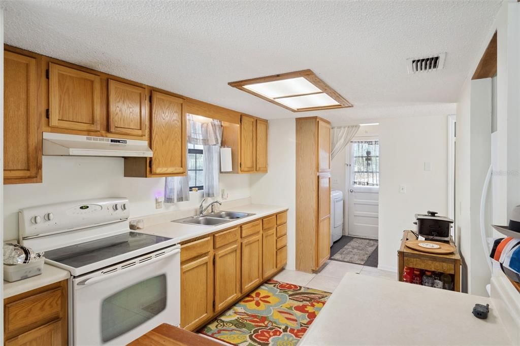 For Sale: $289,950 (3 beds, 3 baths, 1630 Square Feet)