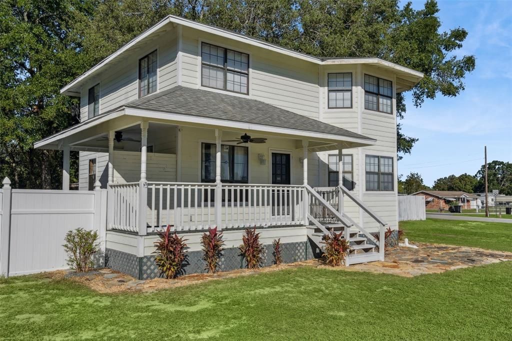 For Sale: $289,950 (3 beds, 3 baths, 1630 Square Feet)