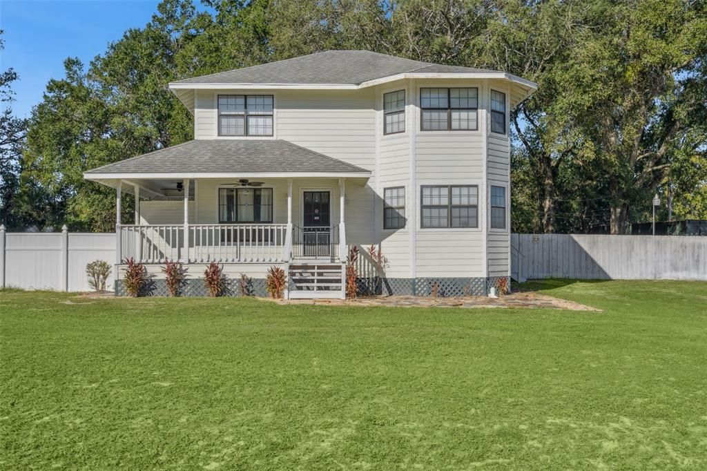 For Sale: $289,950 (3 beds, 3 baths, 1630 Square Feet)