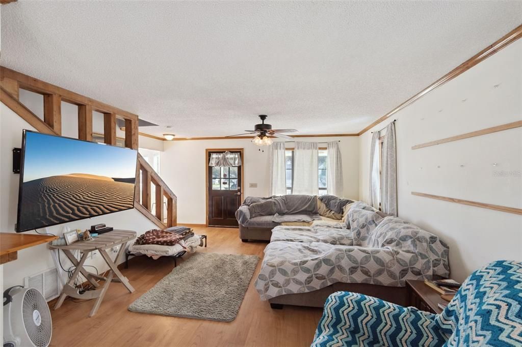 For Sale: $289,950 (3 beds, 3 baths, 1630 Square Feet)