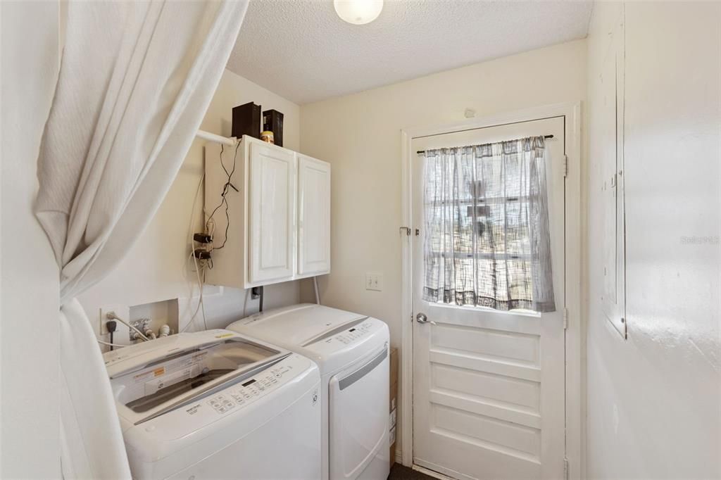 For Sale: $289,950 (3 beds, 3 baths, 1630 Square Feet)