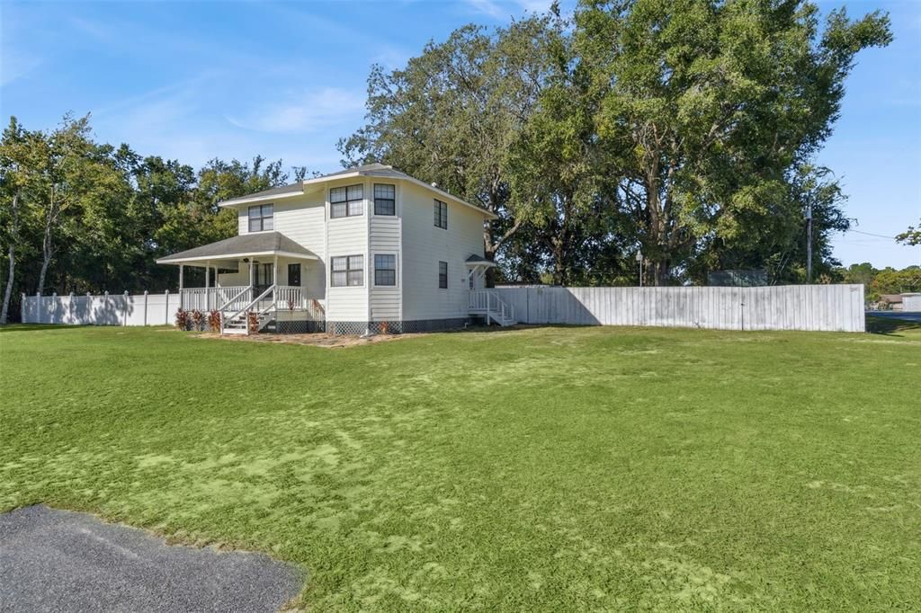 For Sale: $289,950 (3 beds, 3 baths, 1630 Square Feet)