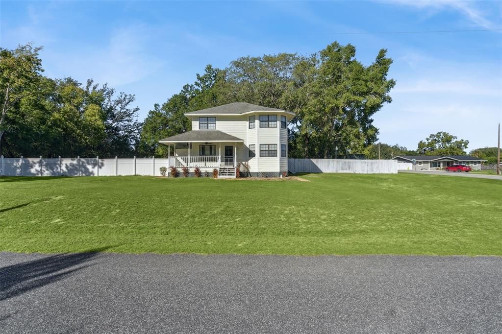 For Sale: $289,950 (3 beds, 3 baths, 1630 Square Feet)