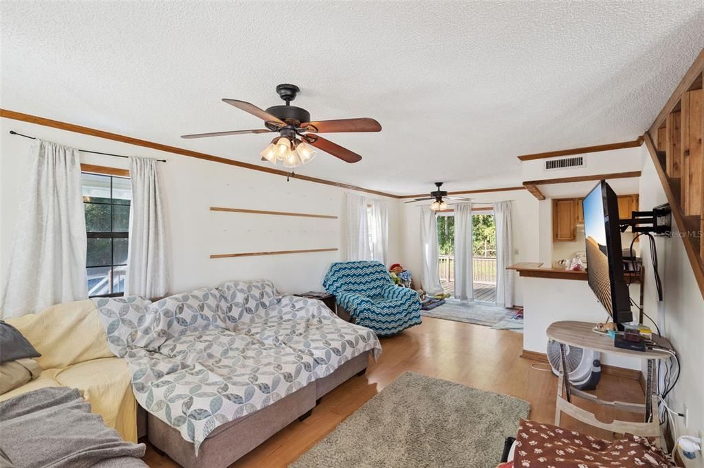 For Sale: $289,950 (3 beds, 3 baths, 1630 Square Feet)