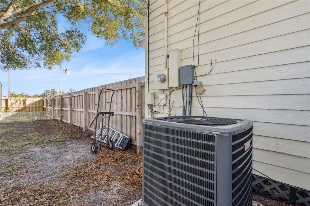 For Sale: $289,950 (3 beds, 3 baths, 1630 Square Feet)