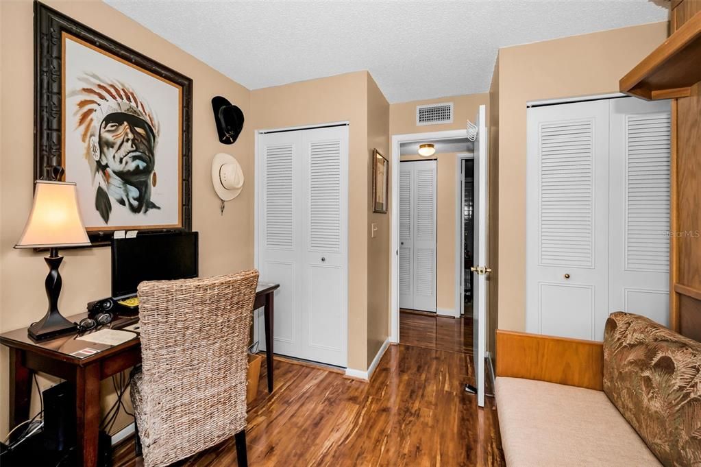 Active With Contract: $199,999 (2 beds, 2 baths, 1041 Square Feet)