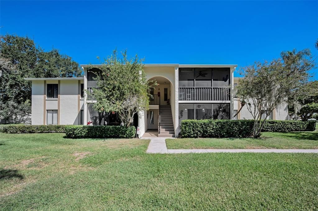 Active With Contract: $199,999 (2 beds, 2 baths, 1041 Square Feet)