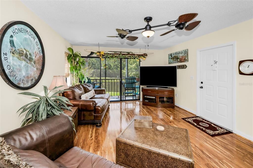 Active With Contract: $199,999 (2 beds, 2 baths, 1041 Square Feet)