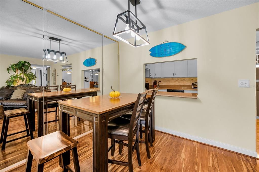 Active With Contract: $199,999 (2 beds, 2 baths, 1041 Square Feet)