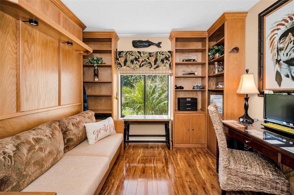 Active With Contract: $199,999 (2 beds, 2 baths, 1041 Square Feet)