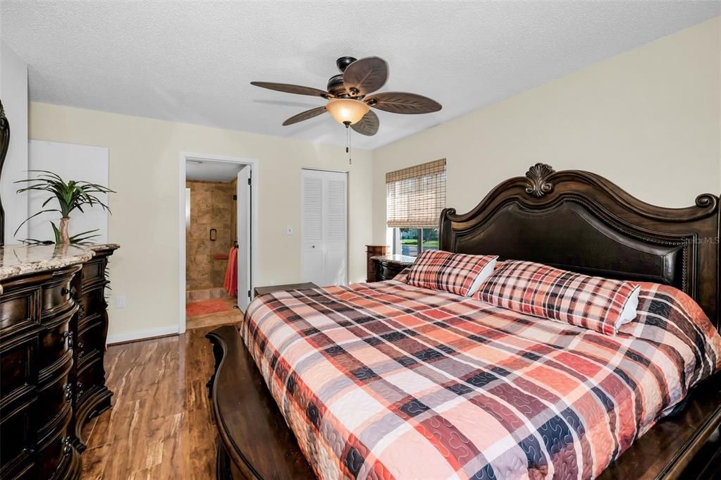 Active With Contract: $199,999 (2 beds, 2 baths, 1041 Square Feet)