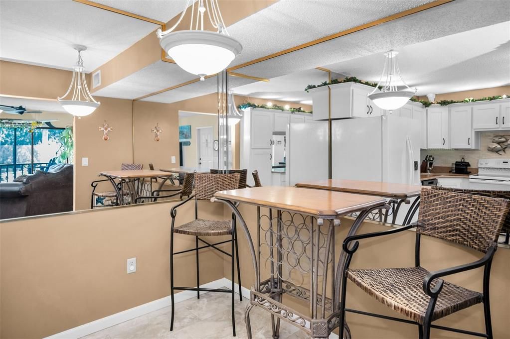 Active With Contract: $199,999 (2 beds, 2 baths, 1041 Square Feet)