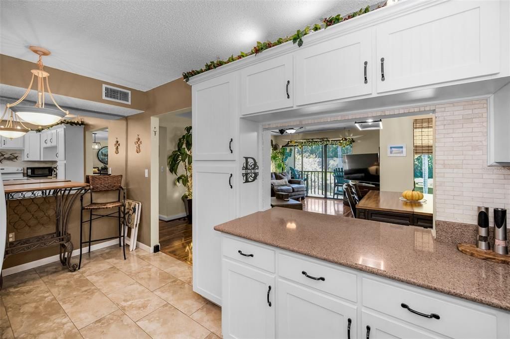 Active With Contract: $199,999 (2 beds, 2 baths, 1041 Square Feet)