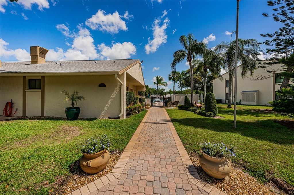 Active With Contract: $199,999 (2 beds, 2 baths, 1041 Square Feet)