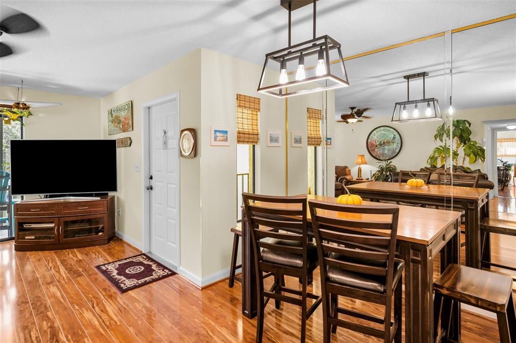 Active With Contract: $199,999 (2 beds, 2 baths, 1041 Square Feet)