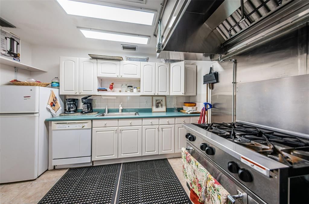 Active With Contract: $199,999 (2 beds, 2 baths, 1041 Square Feet)