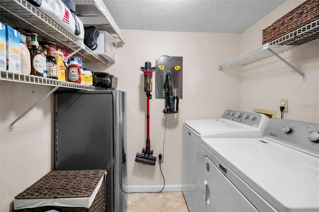 Active With Contract: $199,999 (2 beds, 2 baths, 1041 Square Feet)